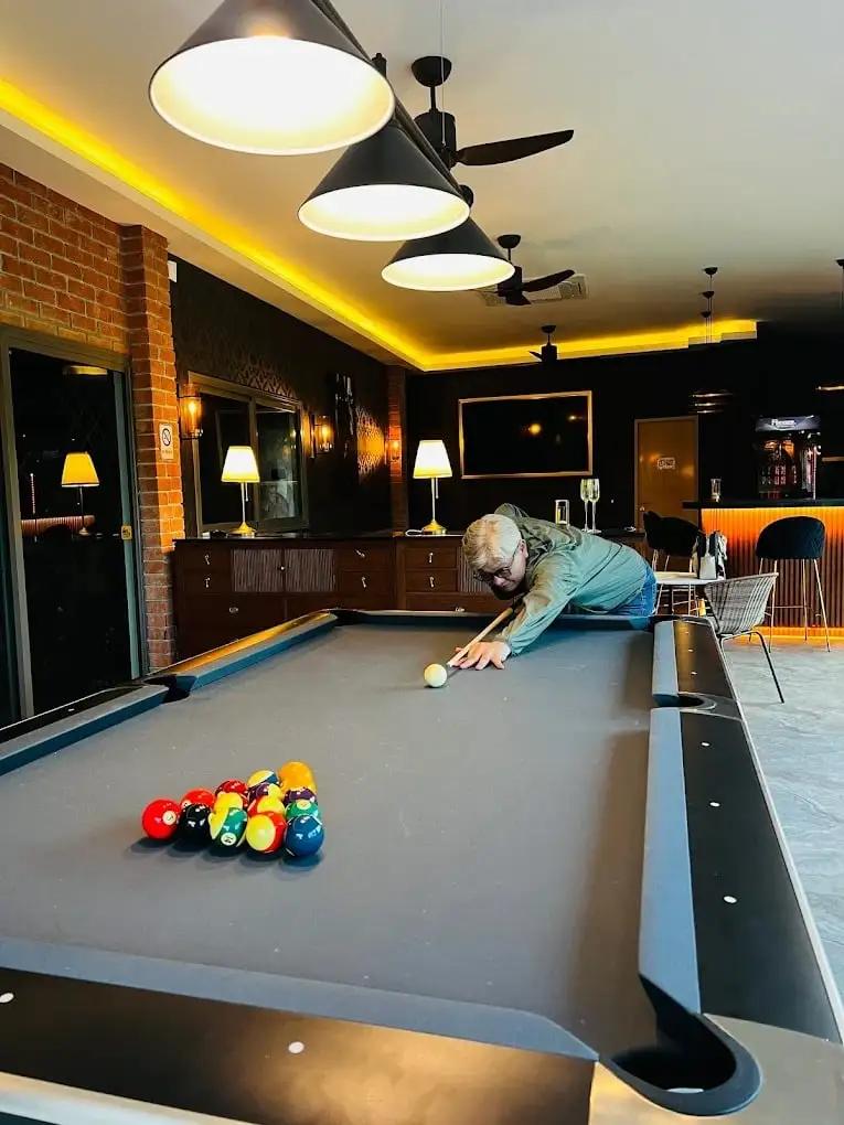 Billiard Bar